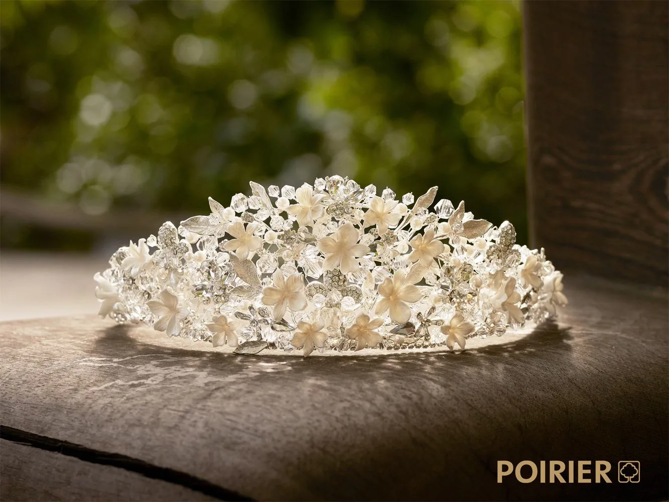 Romantische tiara met bloemen en parels van Poirier