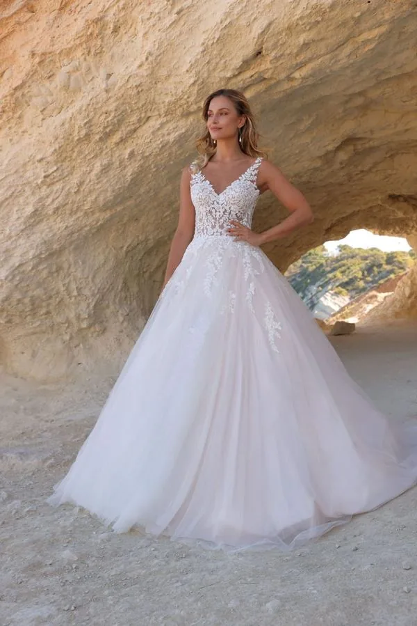 Trouwjurk Aida van Azuree Bridal met tule & kant