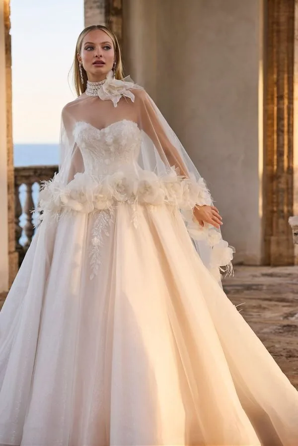 Veni Infantino Couture trouwjurk met Bloemendetails
