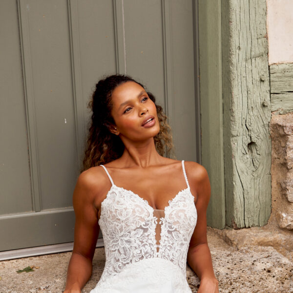 fit and flare-sweetheartbridal-weggemans-crepe-knoopjes-trouwjurk
