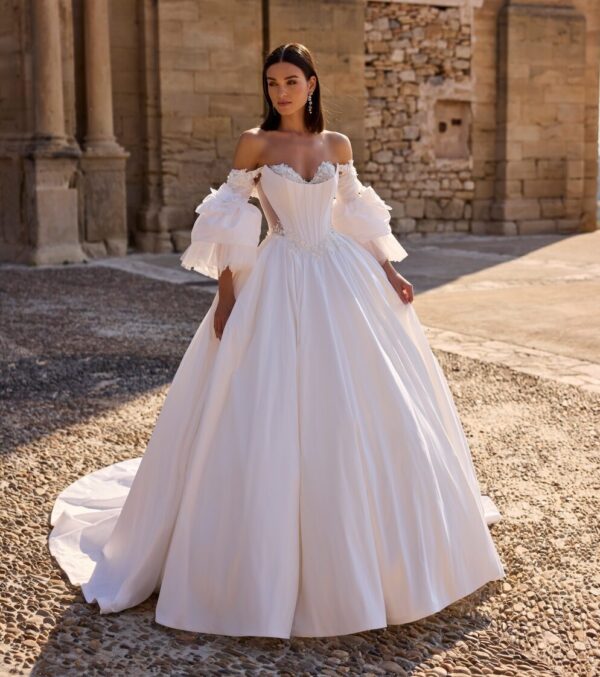 Prachtige barok bruidsjurk in Bridgerton Style, exclusief bij Weggemans in Emmen