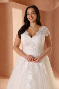 trouwjurk-bruidsjurk-Azuree-kant-curvy-plussize