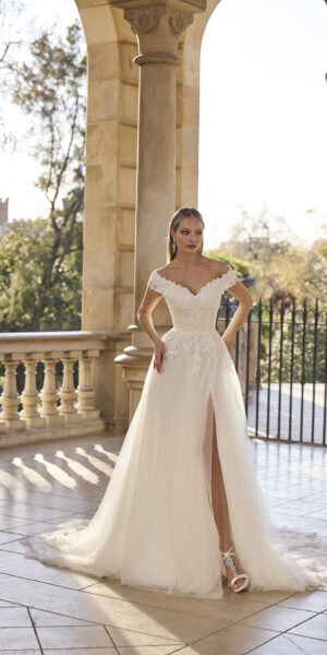 ruisende off shoulder tulle trouwjurk met splt van Veni Infantino