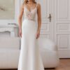 Fit & flare trouwjurk Darling Jarice met transparant kanten lijfje en asymmetrische taille – Weggemans Bruidsmode Emmen