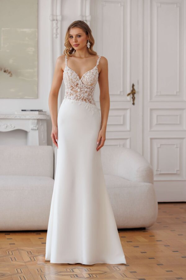 Fit & flare trouwjurk Darling Jarice met transparant kanten lijfje en asymmetrische taille – Weggemans Bruidsmode Emmen