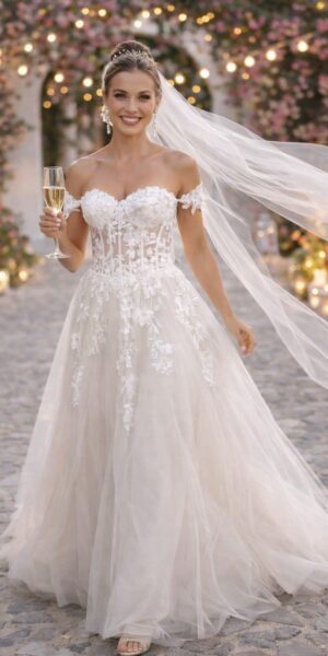 Bruidsjurk model Bridget van Azuree Bridal gedagen door een parchtige bruid