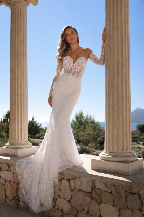 trouwjurk Alouise fit and flare in kant met mouwen